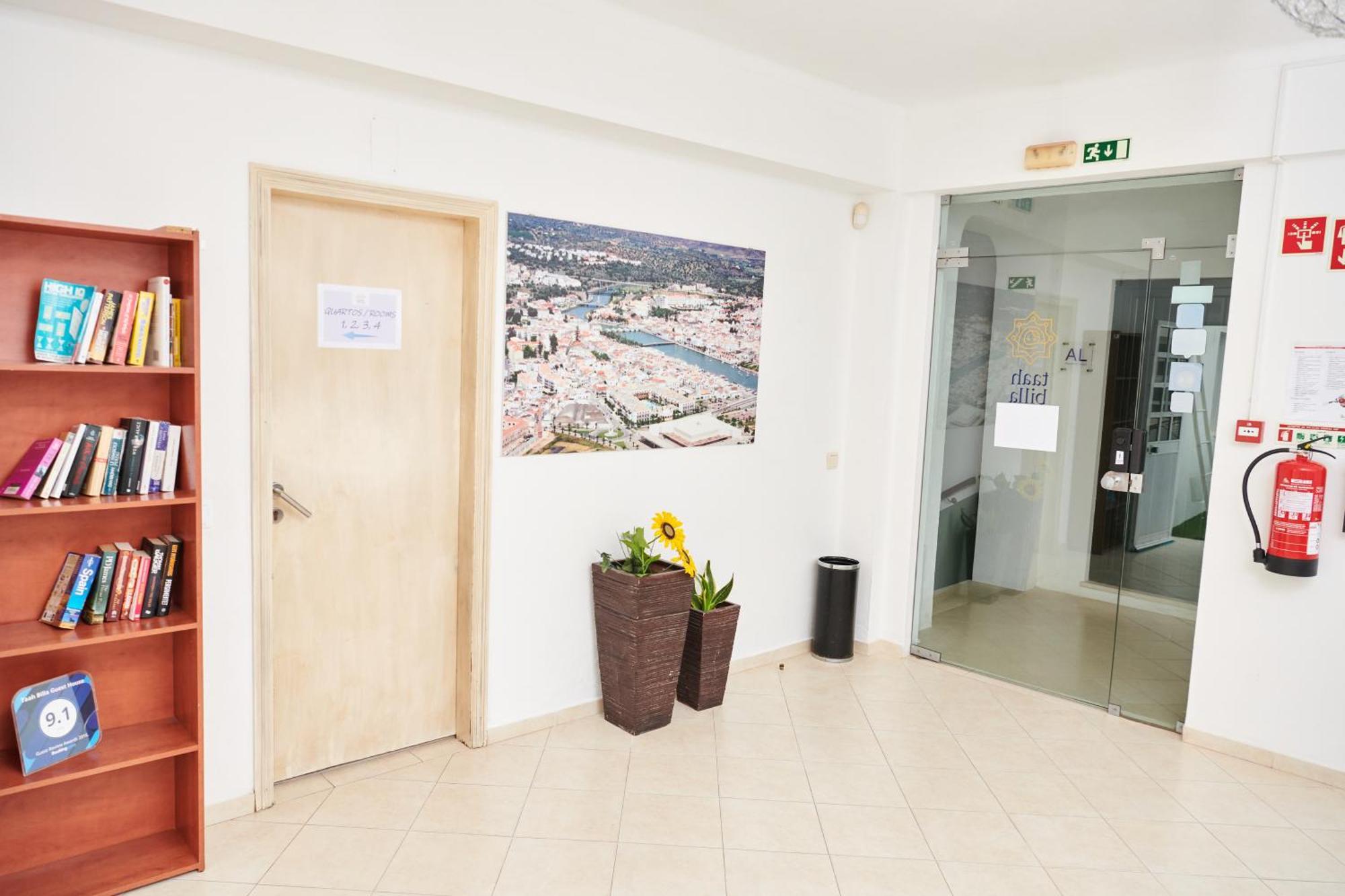Taah Billa Guest House Тавира Экстерьер фото